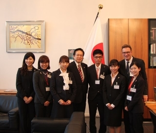 Höflichkeitsbesuch bei Botschafter Honda