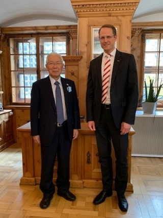 Besuch von Botschafter Shiraishi bei der Räthischen Bahn
