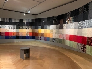 白石大使の活動報告コメント:「日本の織り、その多彩な技術を見せる展覧会に感動」