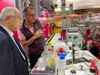 Ｘ線自由電子加速器の視察