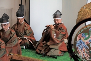 Während der Einführung zu Gagaku (Drachenflöte (Ryuteki)) / Querflöte (Yokobue))