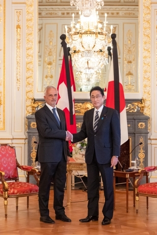 白石大使によるブルカルテール元スイス大統領訪問
