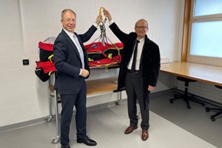 Besuch von Botschafter Fujiyama bei der Rega