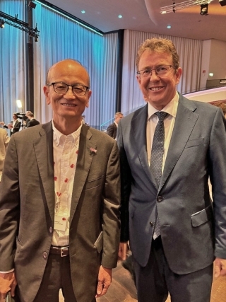 Botschafter Fujiyama und Albert Roesti