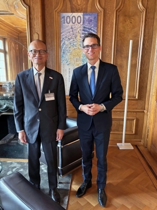 藤山大使とシュレーゲル・スイス国立銀行副総裁の意見交換