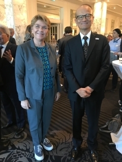 藤山大使とアムヘルト大統領との意見交換