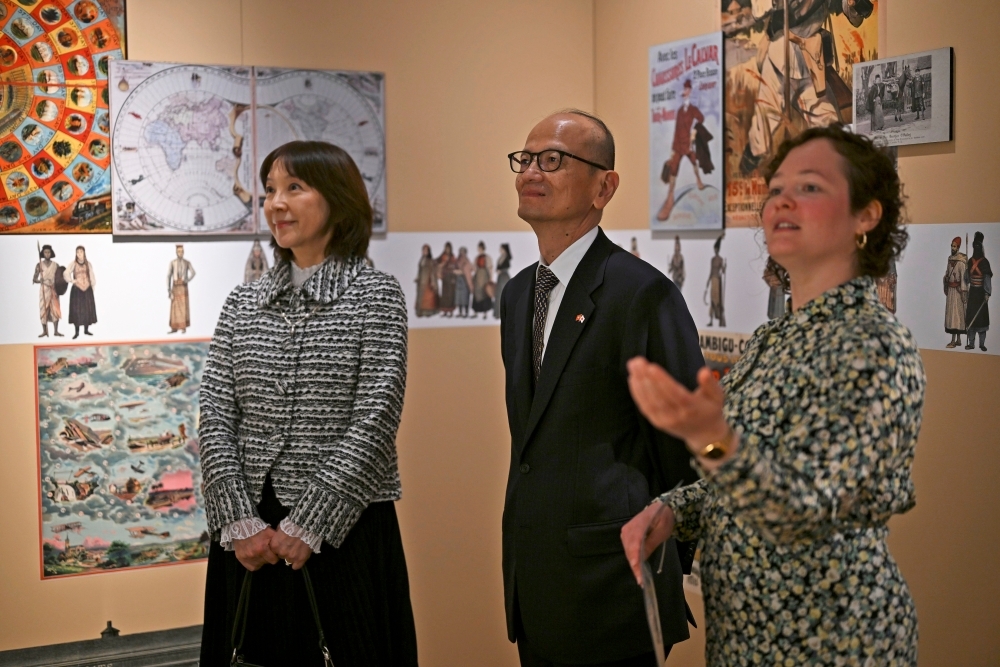 藤山大使の展示会「世界一周の旅 - ジュール・ヴェルヌから初期の世界旅行者たちまで」オープニング出席