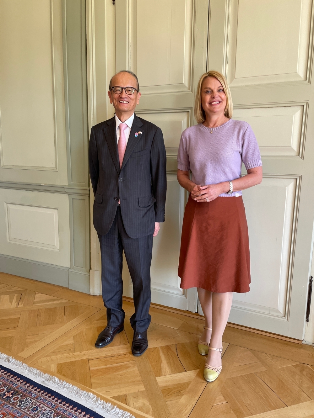 Höflichkeitsbesuch von Botschafter Fujiyama bei der Stadtpräsidentin von Bern