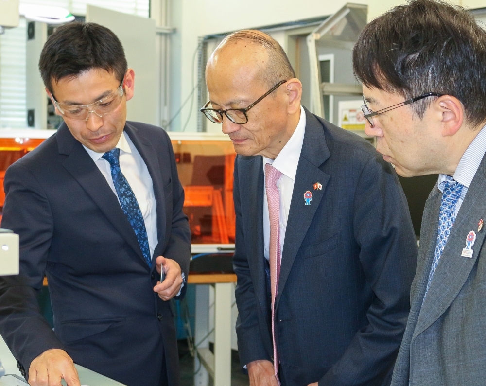 藤山大使のフリブール州iPrint研究所及びEPSON研究所訪問