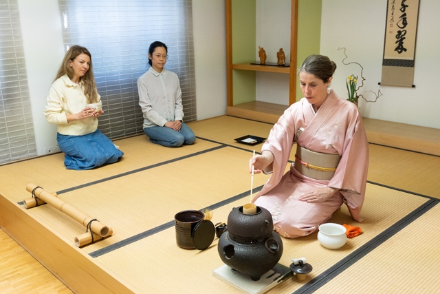 茶道レクチャーの様子