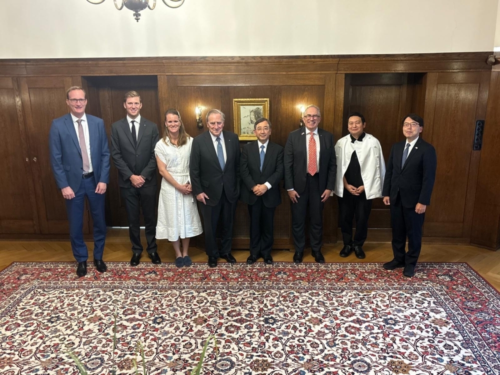 Besuch von Verantwortlichen der Emil Frey AG in der Residenz des Botschafters