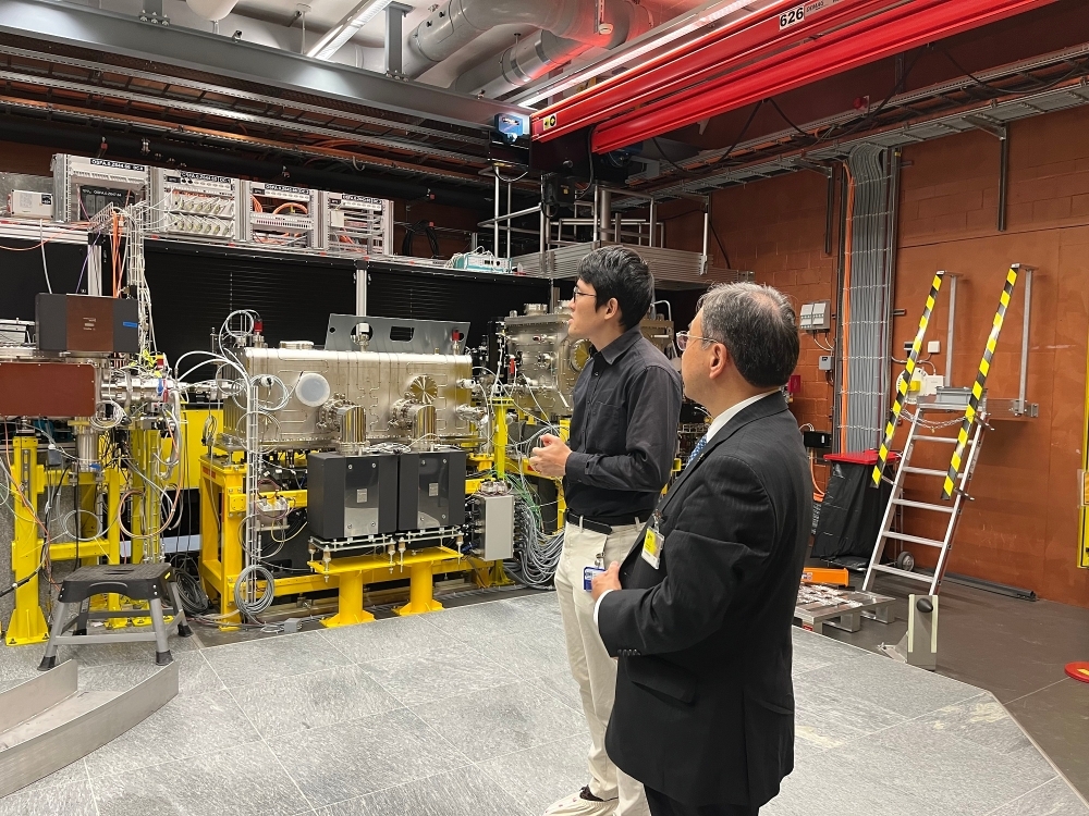 Botschafter Iijima besuchte das Paul-Scherrer-Institut (PSI)2