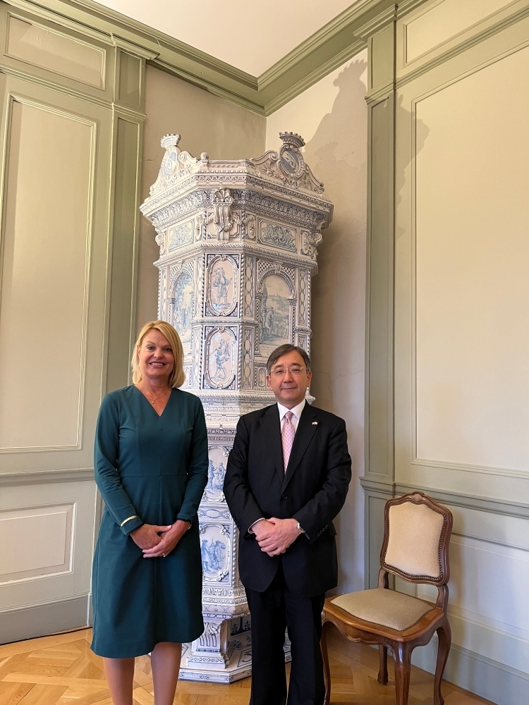 ベルン市長と大使